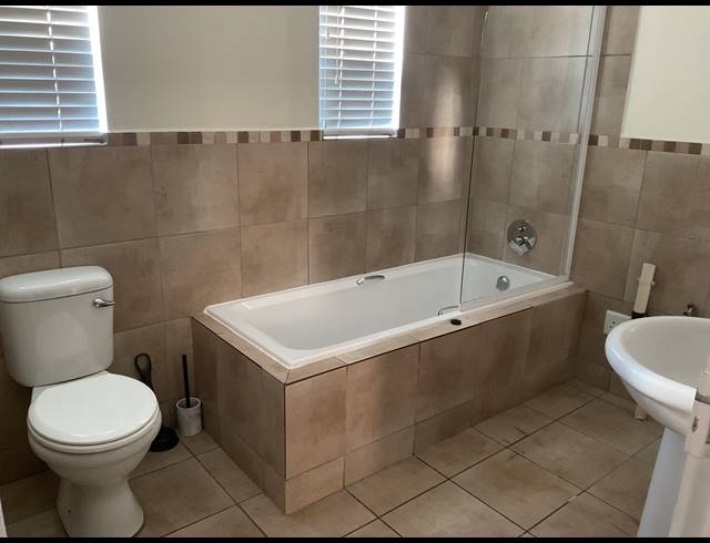 3 BEDROOM FREESTANDING FOR SALE IN KOSMOSDAL